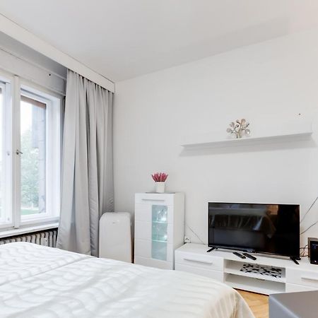 Exclusive Riverside Apartment In The Heart Of Прага Екстериор снимка