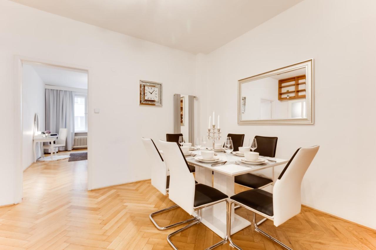 Exclusive Riverside Apartment In The Heart Of Прага Екстериор снимка
