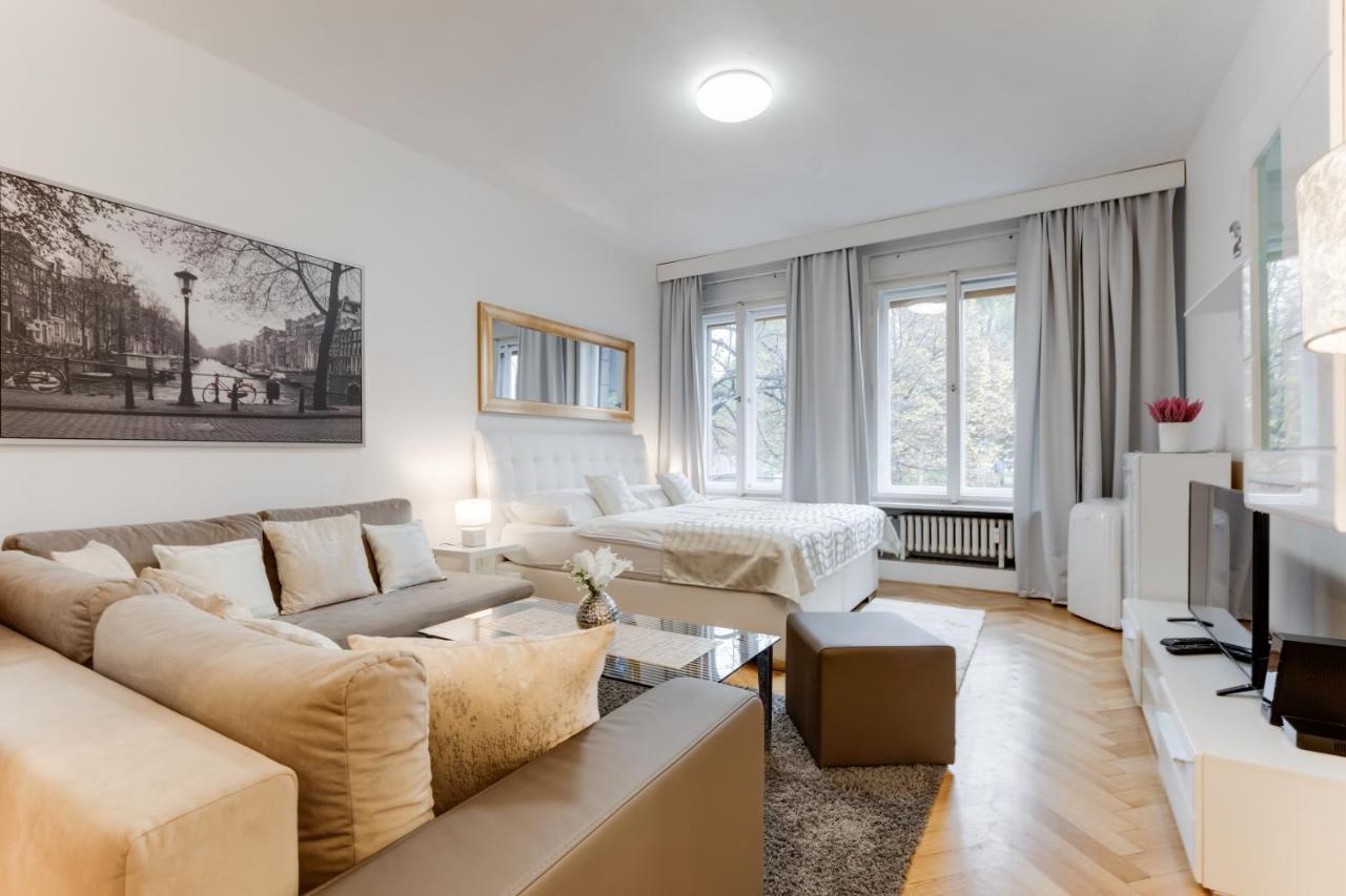 Exclusive Riverside Apartment In The Heart Of Прага Екстериор снимка