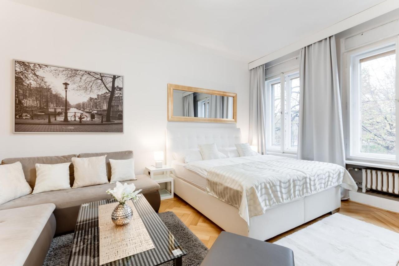 Exclusive Riverside Apartment In The Heart Of Прага Екстериор снимка