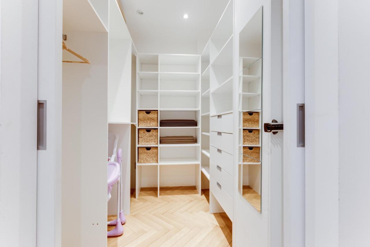 Exclusive Riverside Apartment In The Heart Of Прага Екстериор снимка