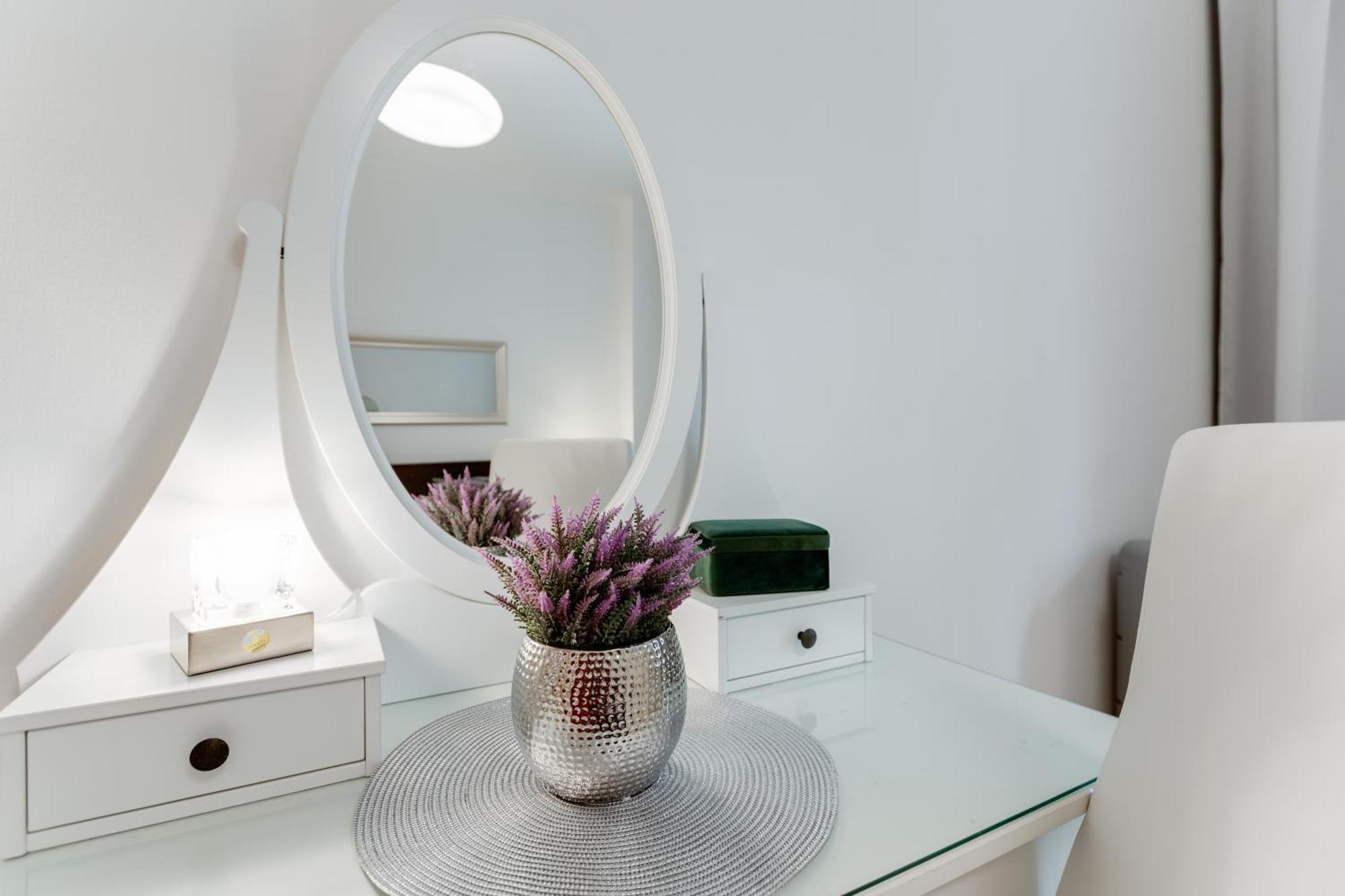 Exclusive Riverside Apartment In The Heart Of Прага Екстериор снимка
