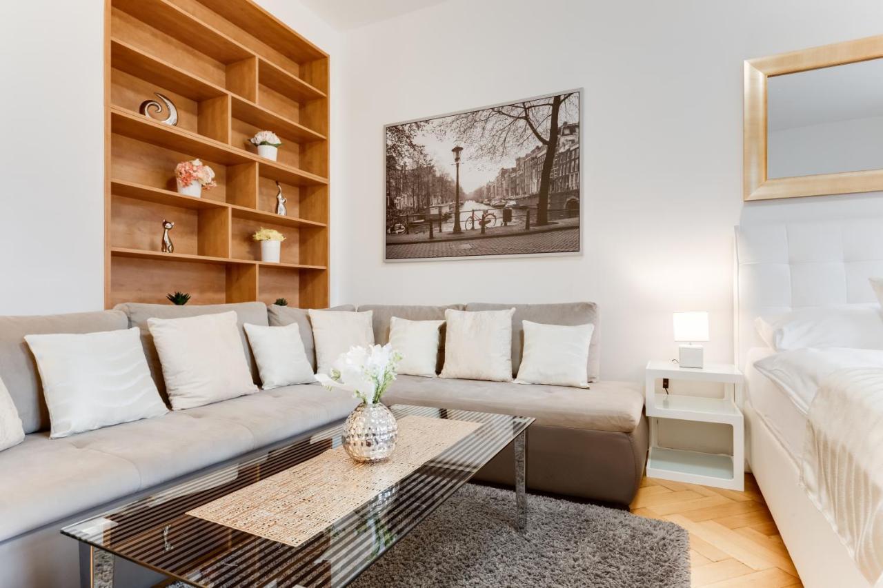 Exclusive Riverside Apartment In The Heart Of Прага Екстериор снимка