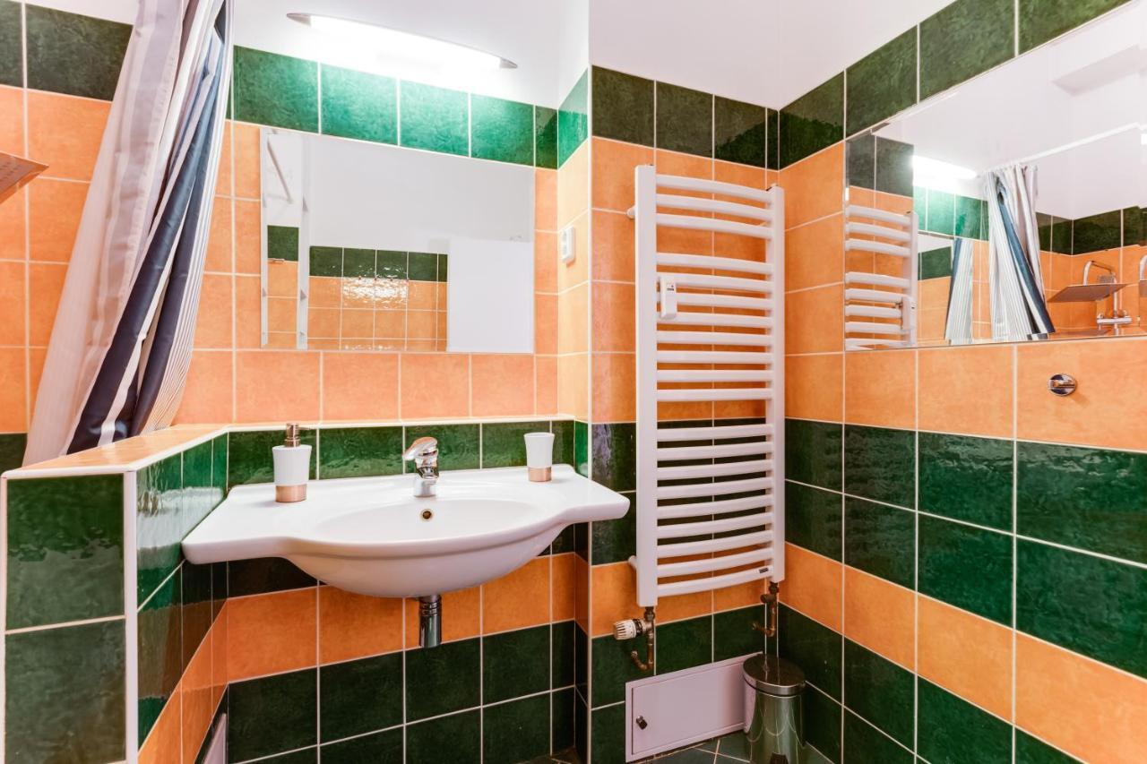 Exclusive Riverside Apartment In The Heart Of Прага Екстериор снимка