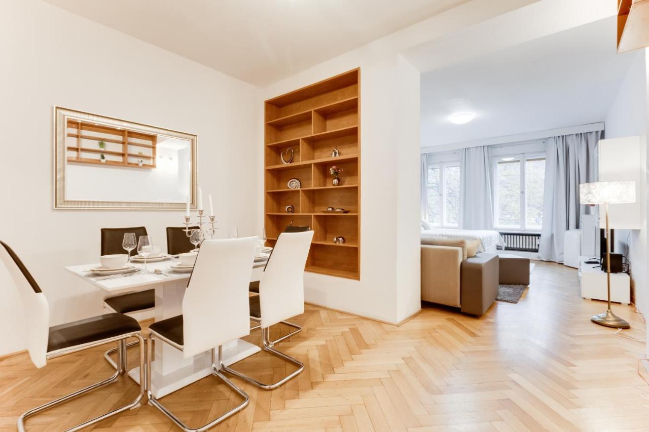 Exclusive Riverside Apartment In The Heart Of Прага Екстериор снимка